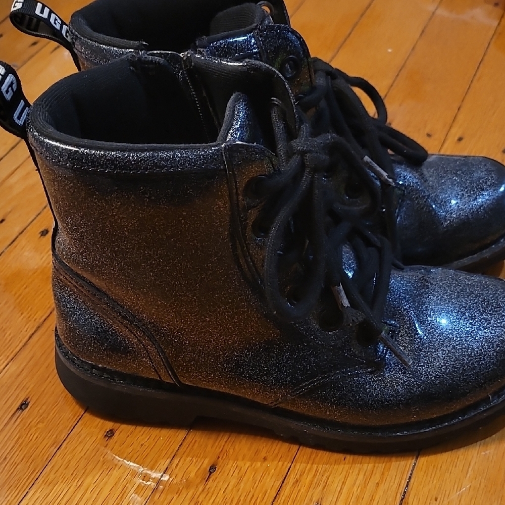 UGG Kids Shiny Black Boots - Picture 5 of 12